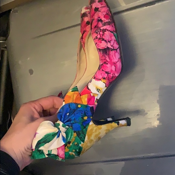Beautiful floral high heels!! - Picture 3 of 4